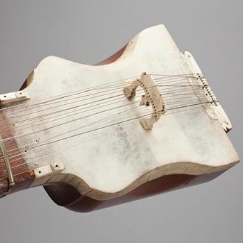 STRÄNGINSTRUMENT, troligen mellanöstern, 1900-talets första hälft.