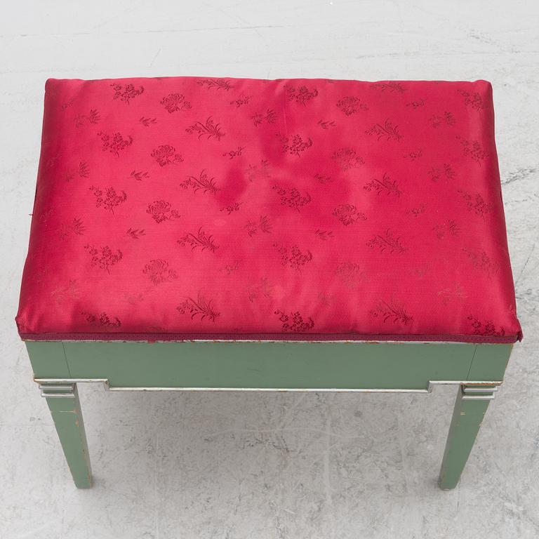 Dressing table, Swedish Grace, first half of the 20th century, with an accompanying upholstered stool.