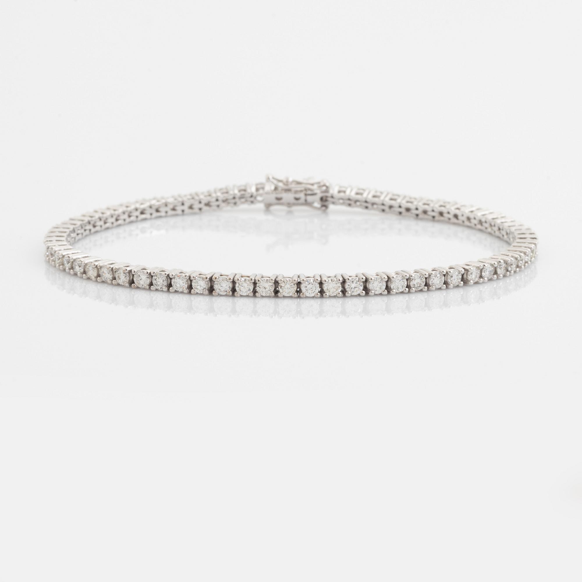 Brilliant cut diamond tennis bracelet, with HRD report.