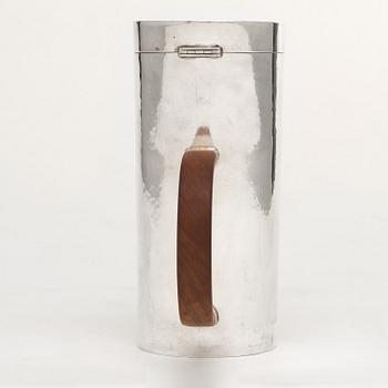 A Sigurd Persson sterling silver coffee pot, Stockholm 1985, executed by the silversmith Lars Munkhammar.