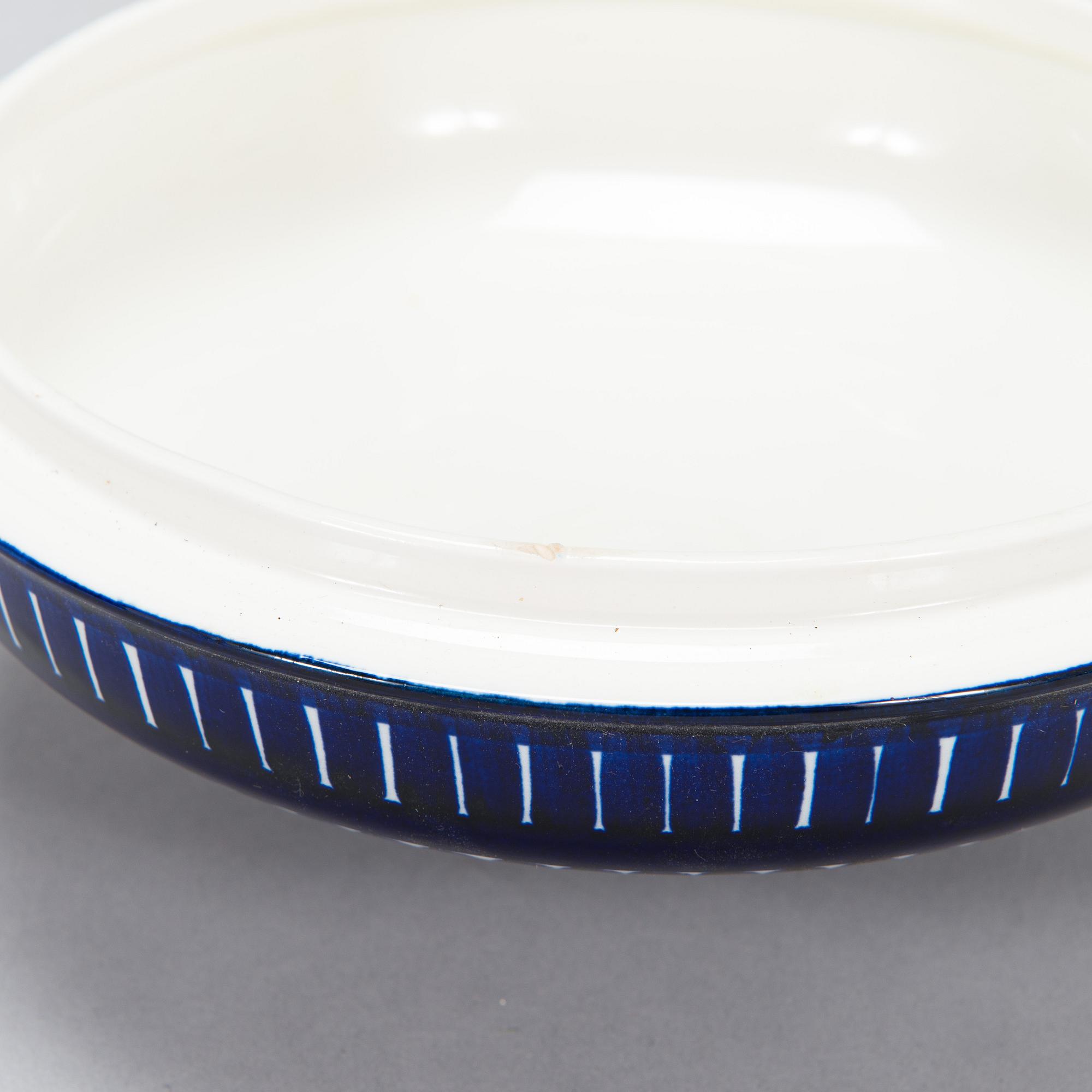Ulla Procopé, 42-piece porcelain dinnerware set 'Valencia' for Arabia.