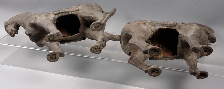 FIGURINER, 2 st, järn, Tang-stil, Kina.