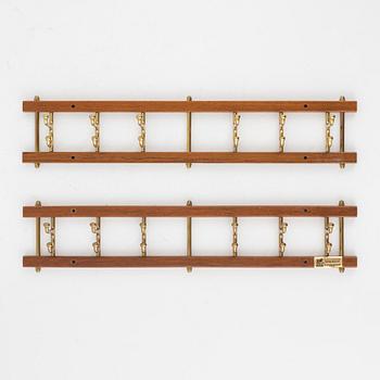 Klädhängare, ett par, "Dekorativ", Skoglunds metallgjuteri, Anderstorp, 1900-talets mitt.