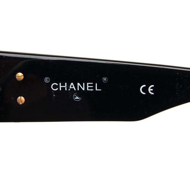 SOLGLASÖGON, Chanel.