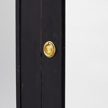 Klädskåp, 1900-talets första hälft.