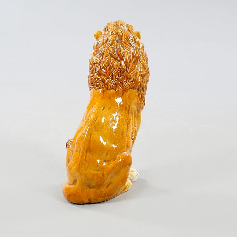 A 20th century ceramic lion from Italy.
