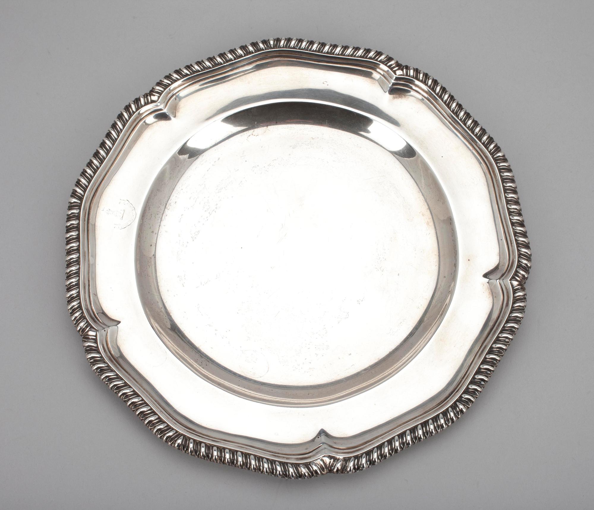 TALLRIK, silver, London 1898. Vikt 552 g.