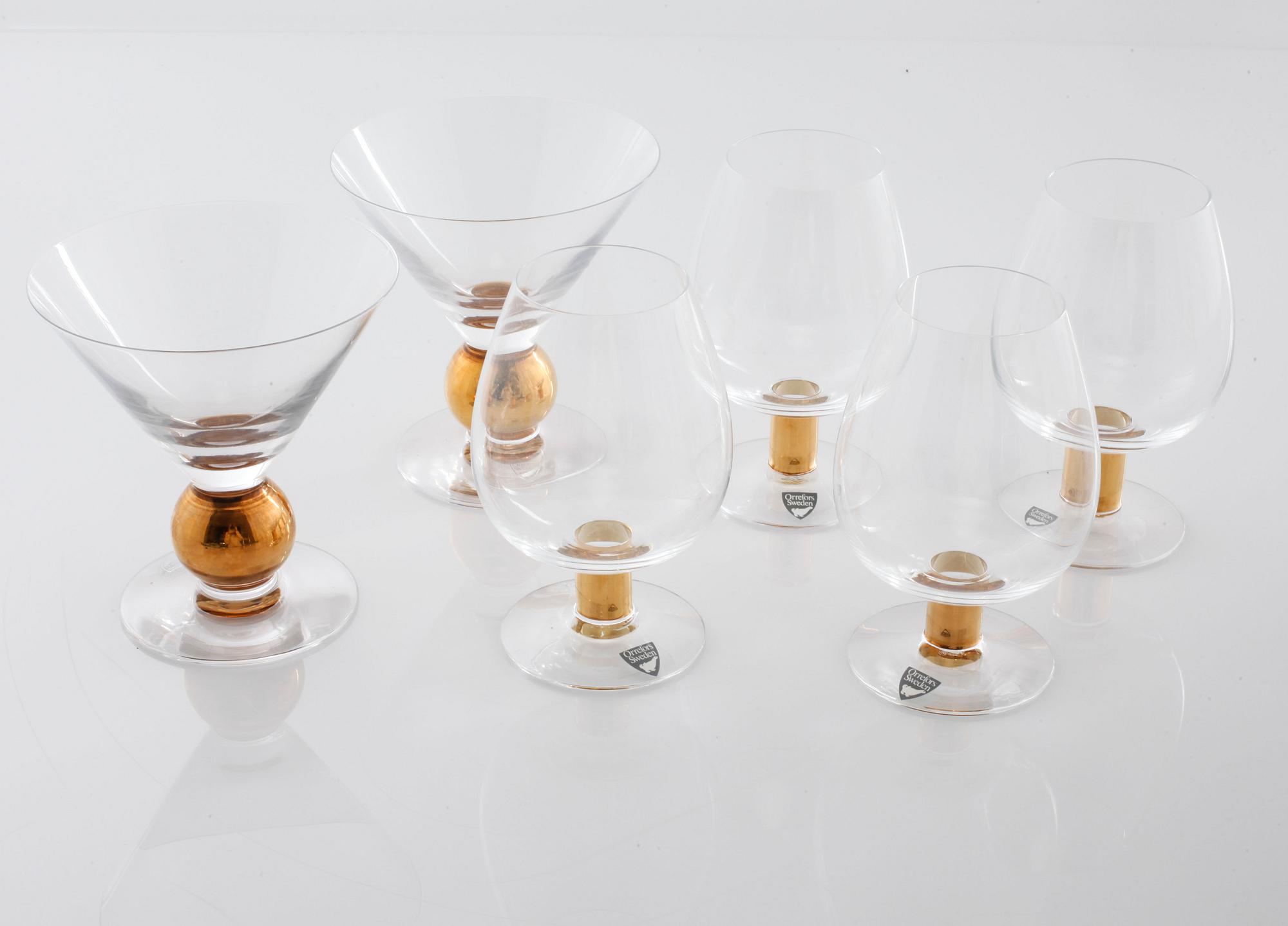 COGNACSKUPOR, 4 st, samt MARTINIGLAS, 2 st, "Nobelservisen", Gunnar Cyrén, Orrefors, sent 1900-tal.