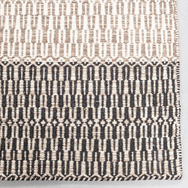 MATTOR, 2 st, slätväv, ca 180 x 120 cm.
