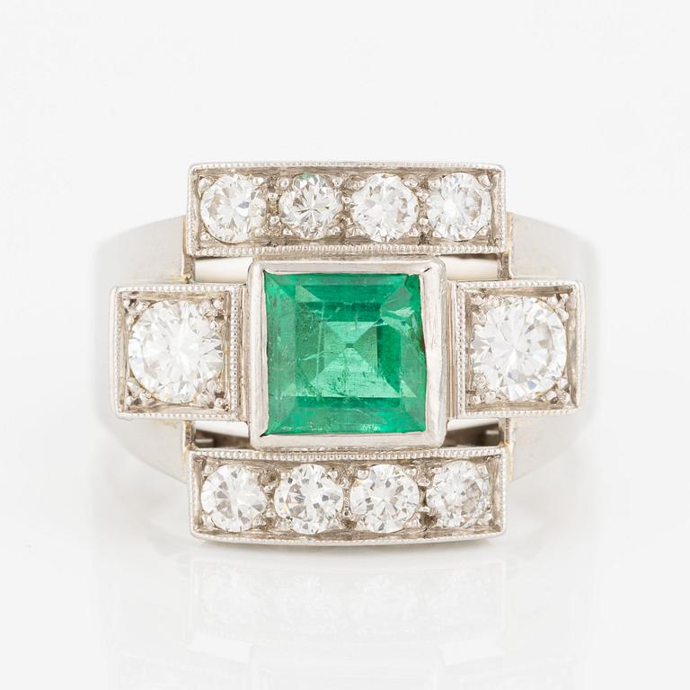 Ring, 18K white gold with emerald and brilliant-cut diamonds.