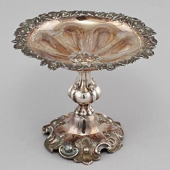 UPPSATSFAT, silver, stämplat AL, Stockholm, 1856. Vikt 315 g.