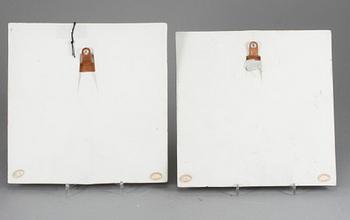 VÄGGPLAKETTER, 2 st, stengods, Lisa Larson, Gustavsberg, 1900-talets andra hälft.