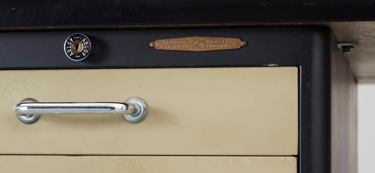 SKRIVBORD, Lindqvists verkstads AB Motala, 1900-talets mitt.