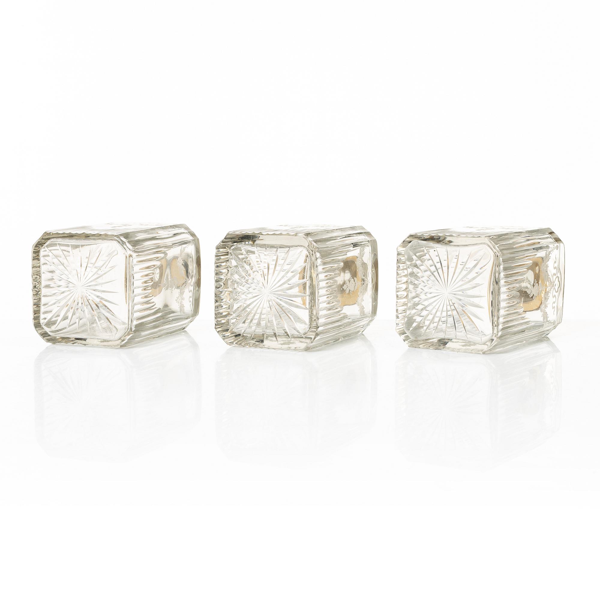 Flakonger, 3 st, silver och glas, Frankrike, sent 1800-tal.