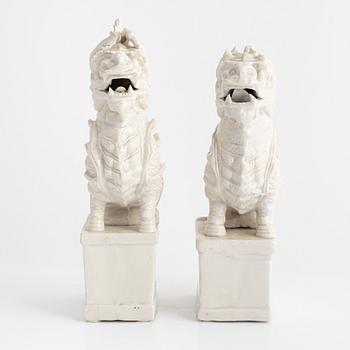 A pair of Chinese porcelain Qilins/ censers, 20th century.