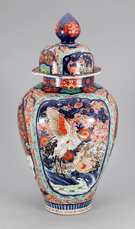 URNA, porslin, Japan 1800-talets slut.