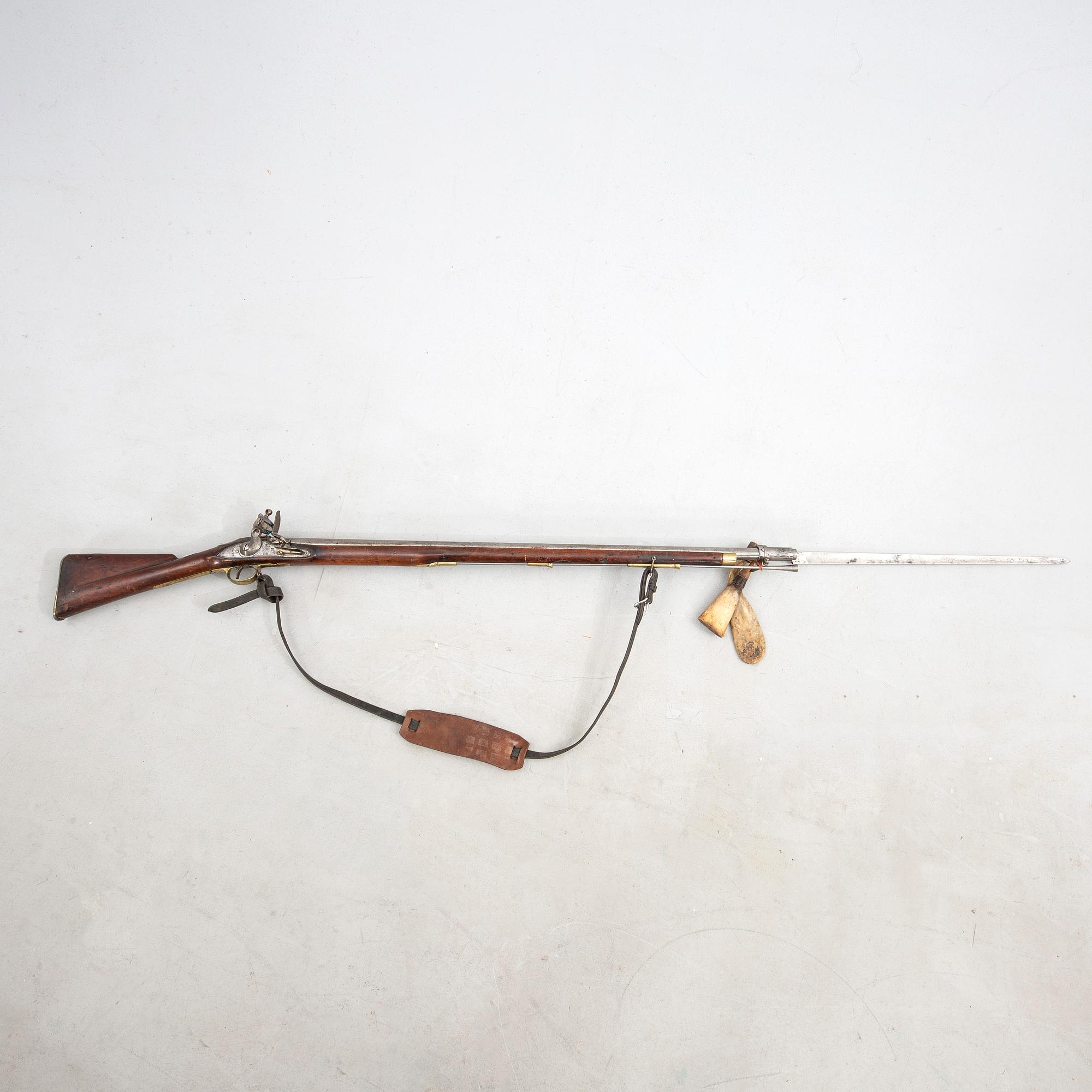 Flintlock musket, British model 1794 with bayonet, Swedish so-called subsidy rifle.