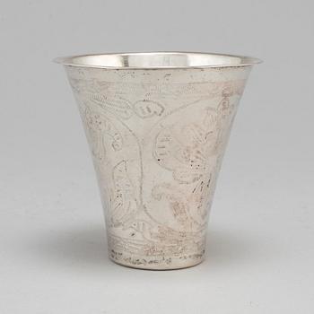 Bägare, silver, ostämplad, sannolikt sk bönhasarbete, Sverige 1800-talets början.