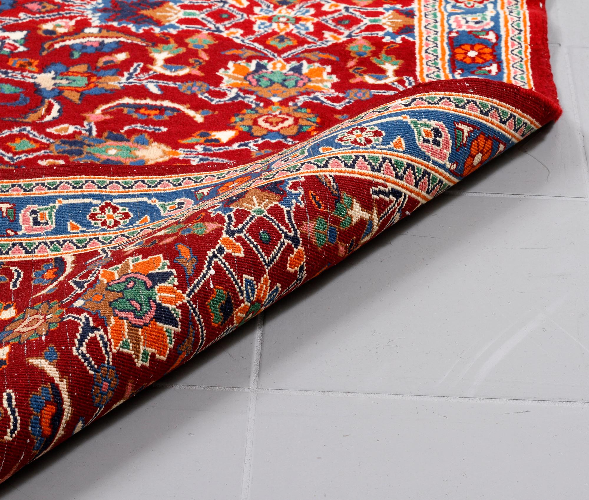 A Moud/Birjand rug, 298 x 120 cm.