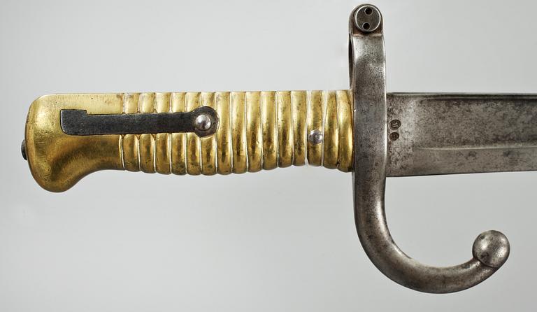 BAJONETTER, ett par, metall, 1800-tal.
