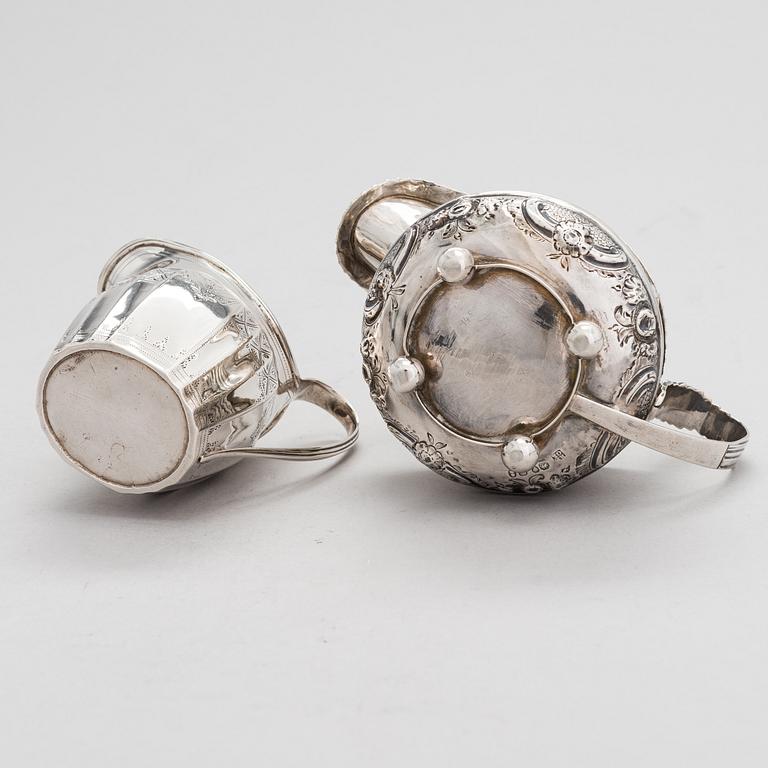 Two sterling silver milk jugs, London 1794 och 1828.