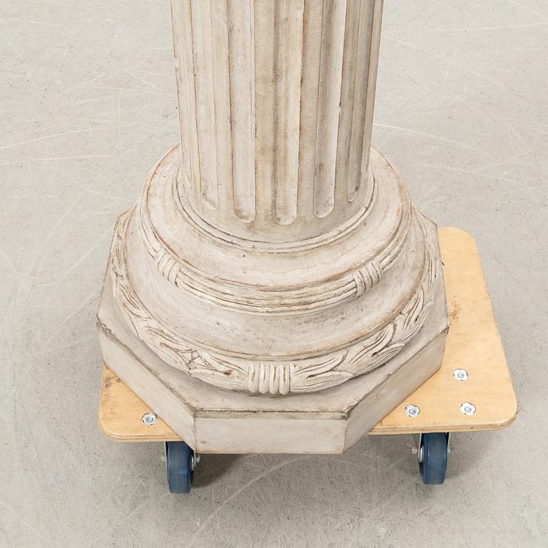 Piedestal Gustaviansk stil omkring 1900 eller äldre.