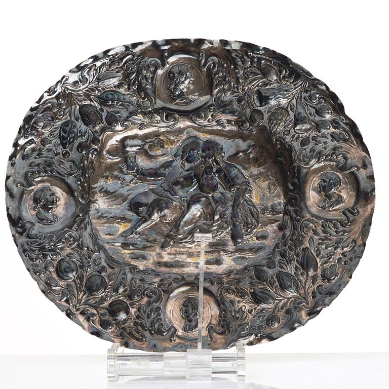 Presenterfat, försilvrad mässing. Stämplat AD. Barock.