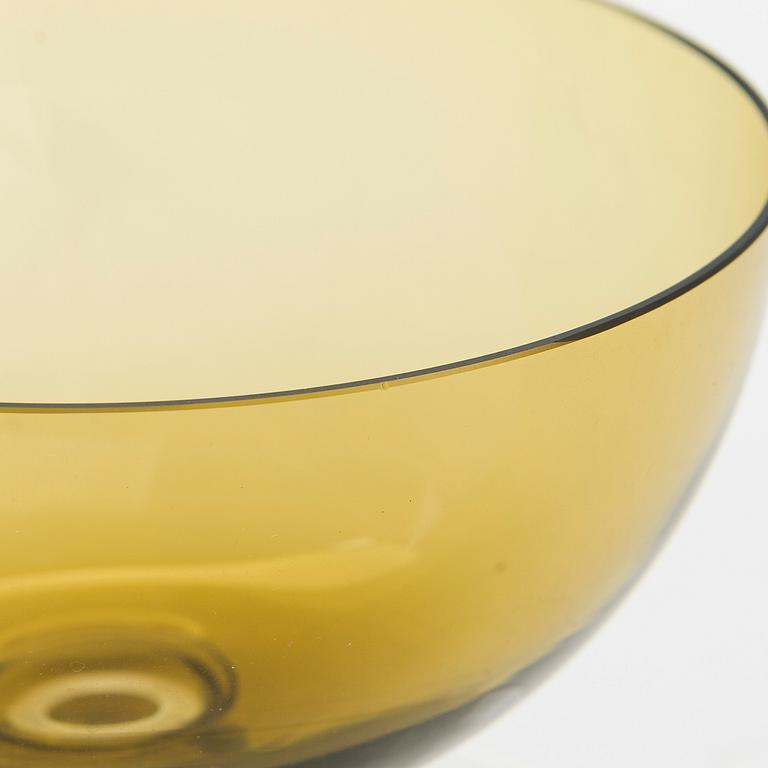 Saara Hopea, dessertskålar, 12 st, glas, modell 1344. Notsjö Nuutajärvi. Modellen formgiven 1952.