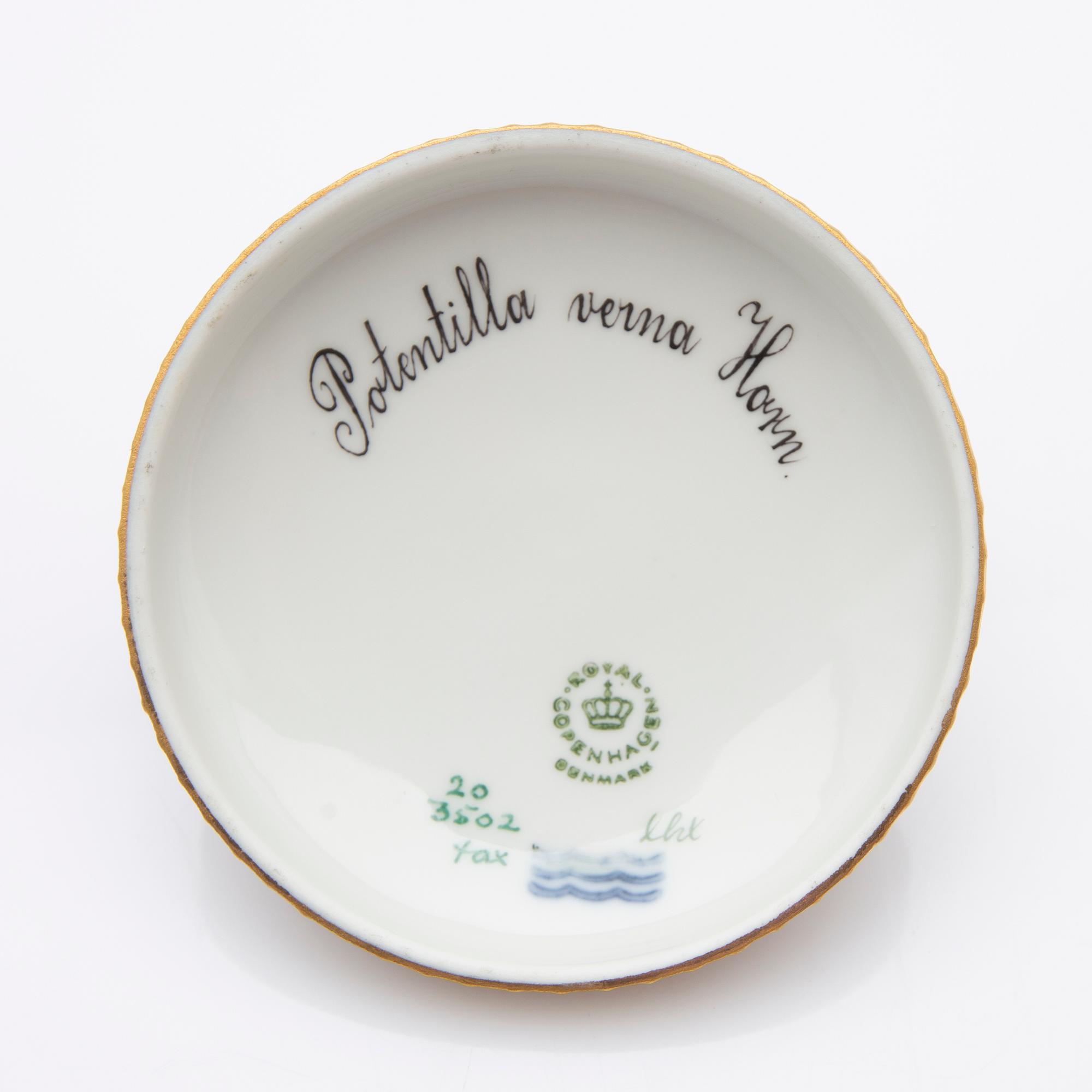 Royal Copenhagen, Sugar bowl with lid, porcelain. "Flora Danica", Royal Copenhagen, Denmark, 20th century.