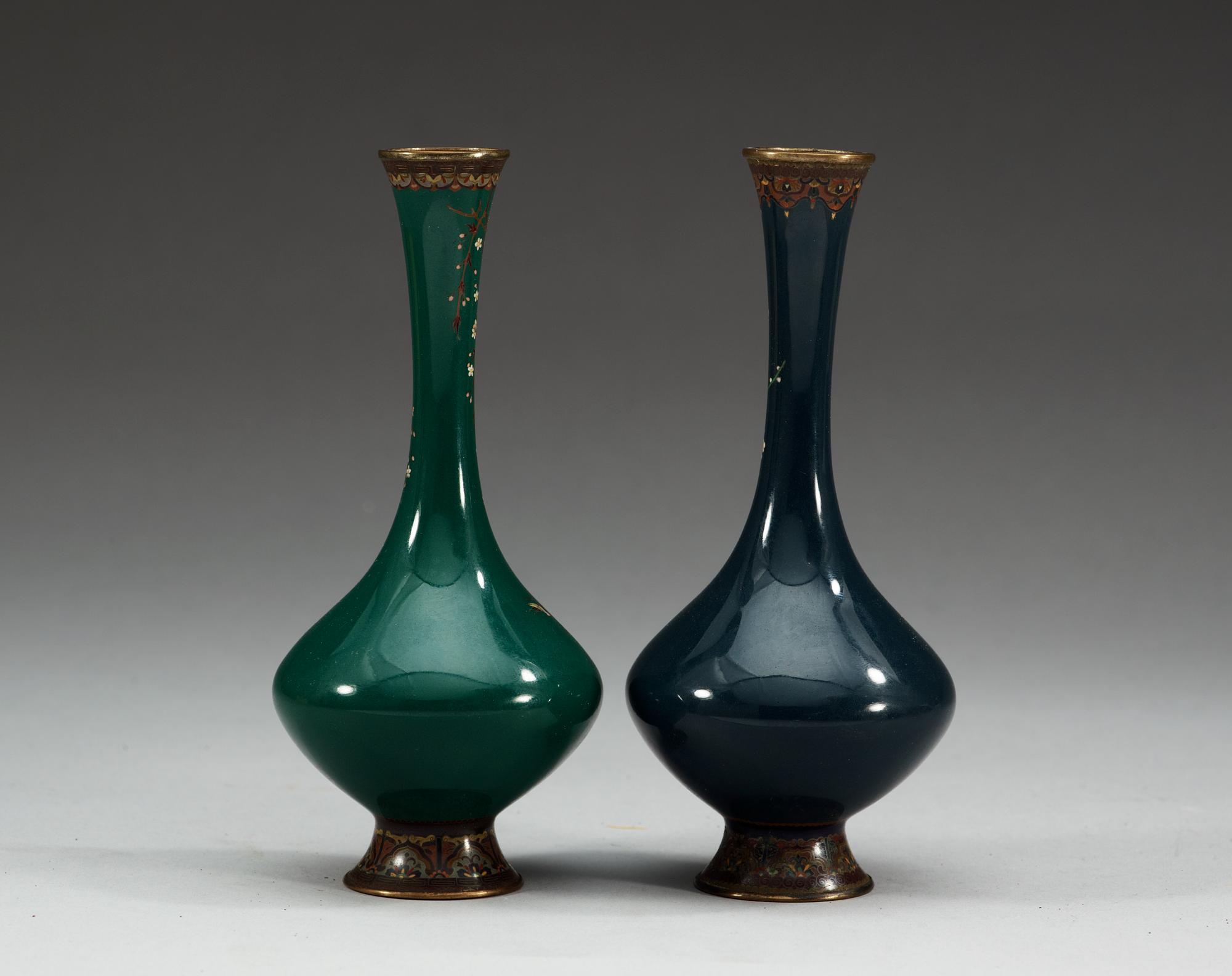 A set of two Japanese cloisonne vases, Meiji period (1867-1912).