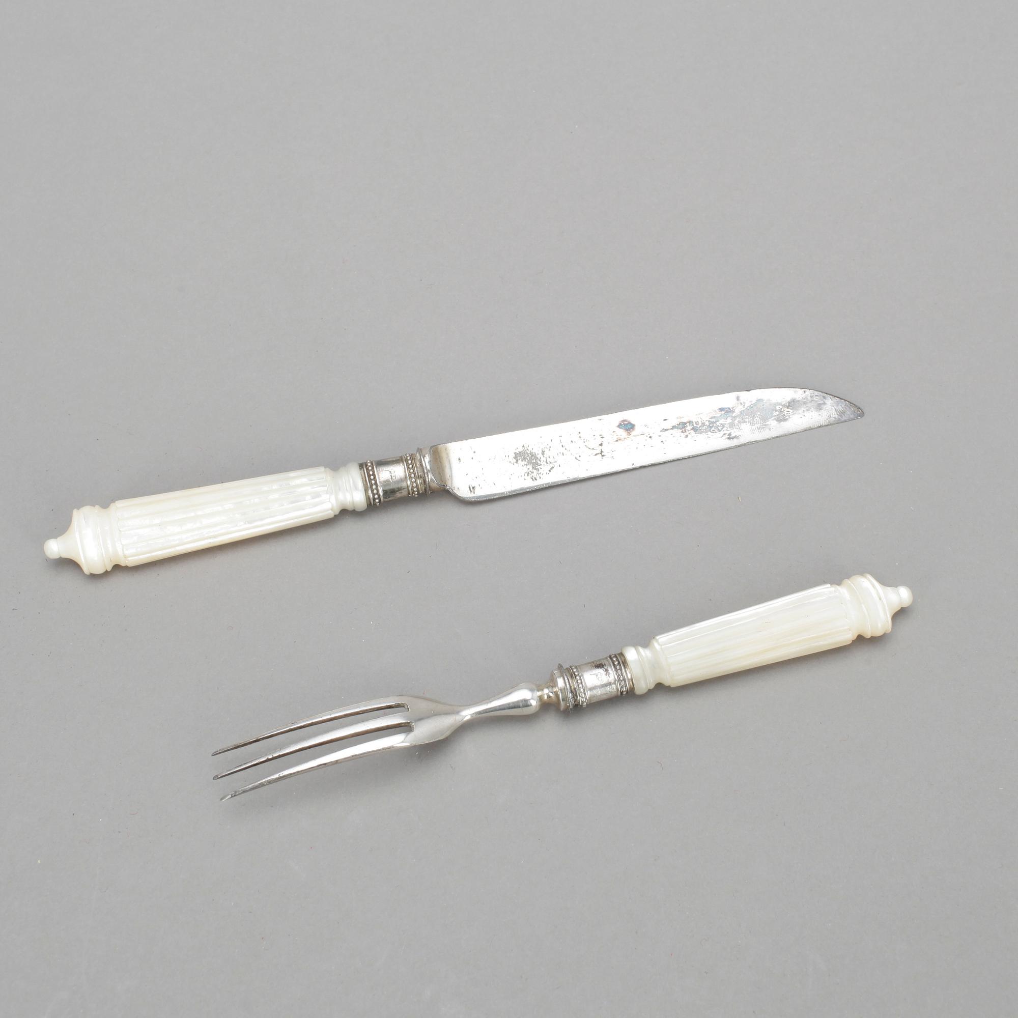 SMÖRGÅSBESTICK, 22 st, silver, pläter samt pärlemo, Sheffield, 1900-talets början,