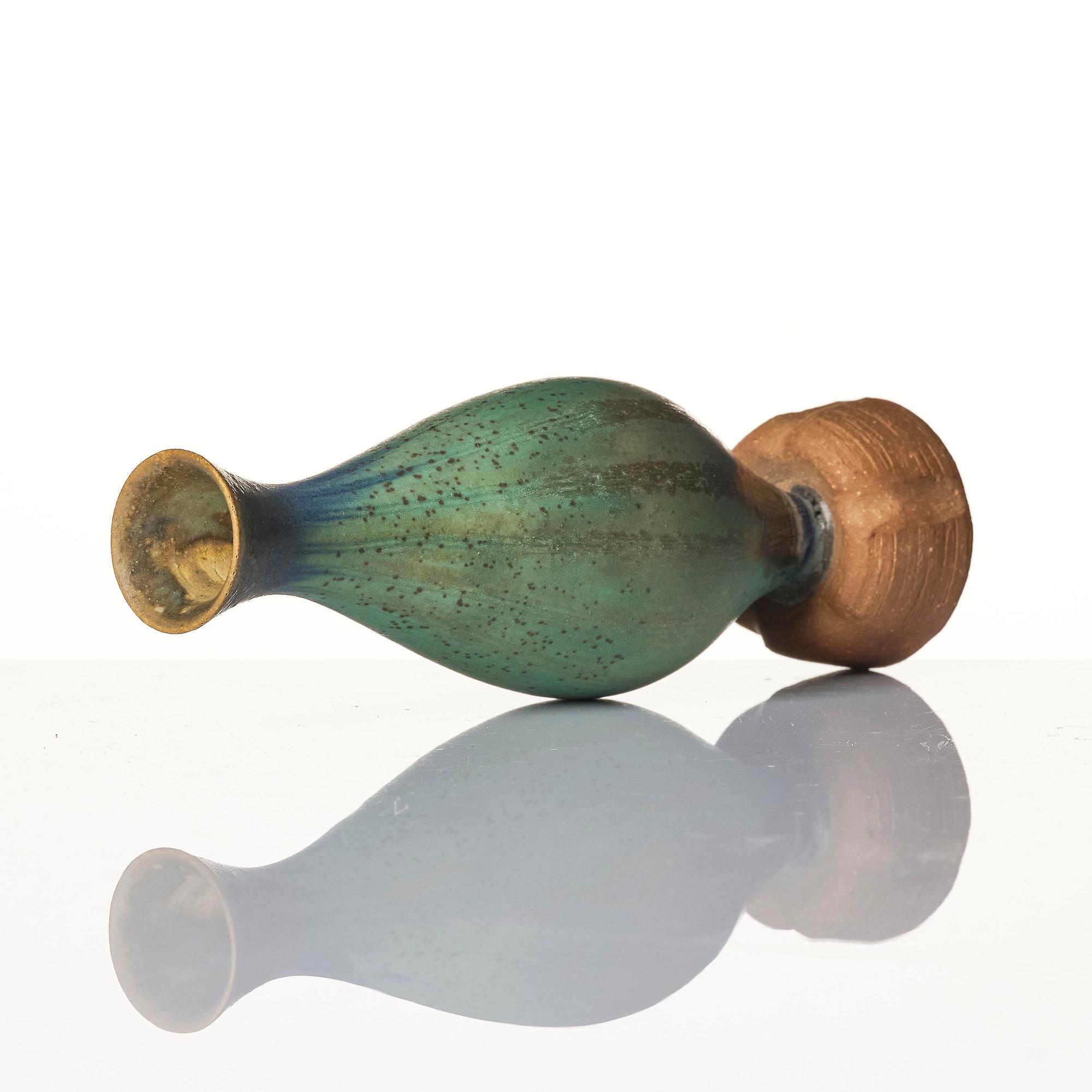 Wilhelm Kåge, a Farsta Spirea stoneware vase, Gustavsberg Studio 1957.