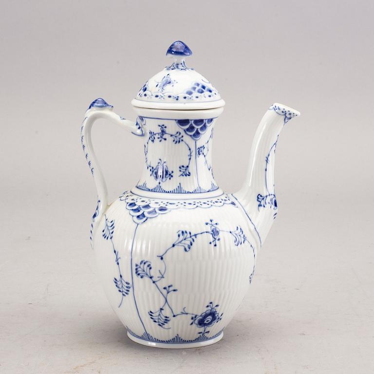 A TEA- AND COFFEESET MUSELMALET ROYAL COPENHAGEN 42 PCS.