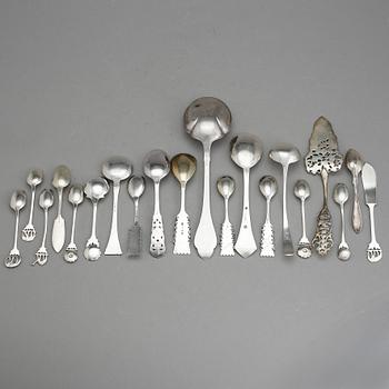 PARTI SILVER, 58 delar, mestadels 1900-talets mitt. Vikt ca 715 g.