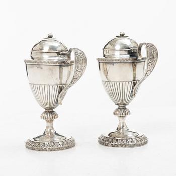Magnus Fryberg, sockerskålar med fällock, ett par, silver, (verksam 1817-1834 (41)) Jönköping. Empire.