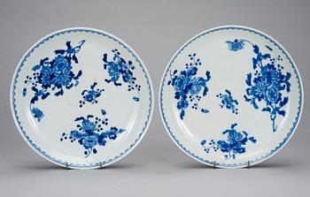 KINESISKA FAT, ETT PAR. Porslin. Qing dynastin, Guangxu märke och period (1874-1908).