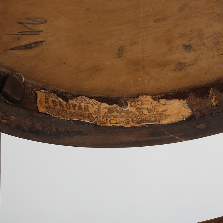 KARMSTOLAR, ett par, Thonet. 1900-talets första hälft.