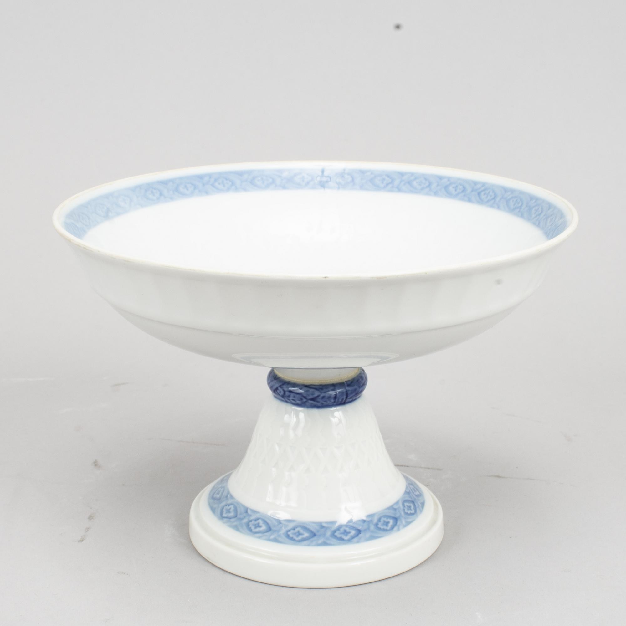 A Royal Copenhagen porcelain service "Blå vifte" by Arnold Krog, 28 pcs, Denmark.