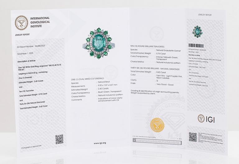 A 14K white gold ring with an emerald 2.40 ct, tsavorites 0.75 ct and diamonds ca 0.42 ct. With IGI certificate.