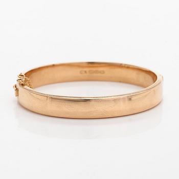 A 14K gold bracelet.
