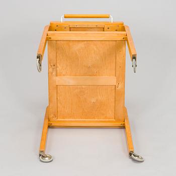 Alvar Aalto, serveringsvagn, modell 99, O.Y. Huonekalu-ja Rakennustyötehdas A.B. 1900-talets mitt.