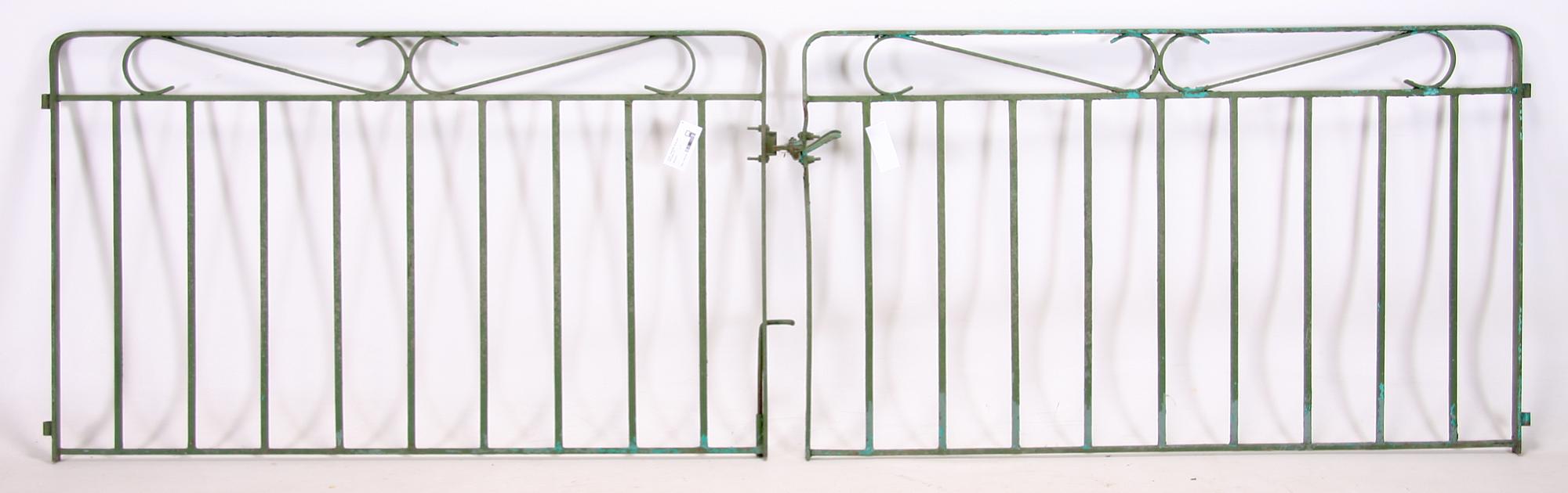 GRINDAR, ett par, järn, 1900-talets mitt.