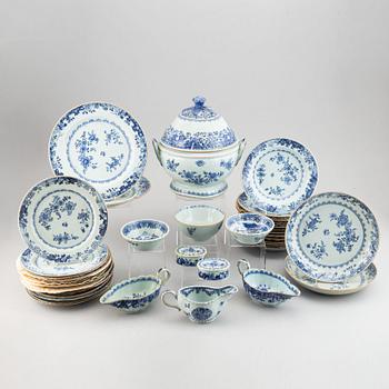 A part blue and white dinner service, Qing dynasty, Qianlong (1736-95) (37 pieces).