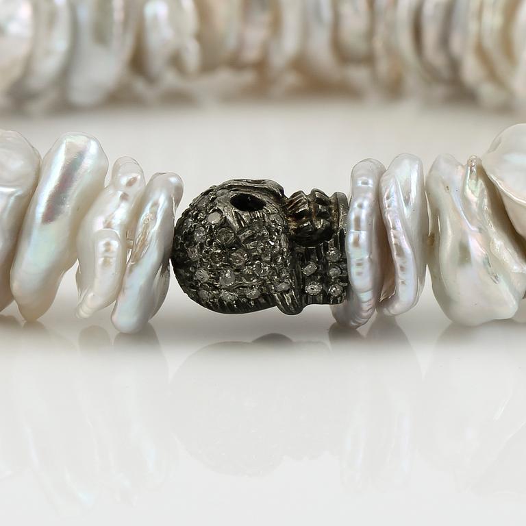 ARMBAND, sötvattenspärlor, silver och diamanter.