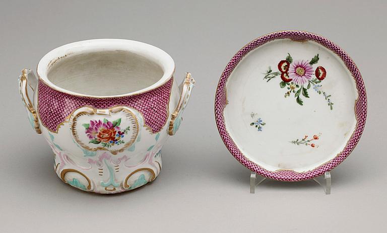 YTTERFODER MED FAT, porslin, Meissen-stil, 1900-talets första hälft.