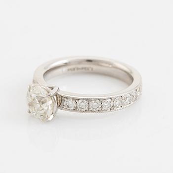 Ring med gammalslipad diamant.