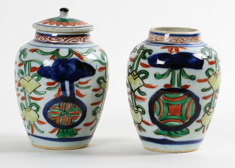 BOJANER, ett par, porslin,  Kina, Kangxi 1662-1722.