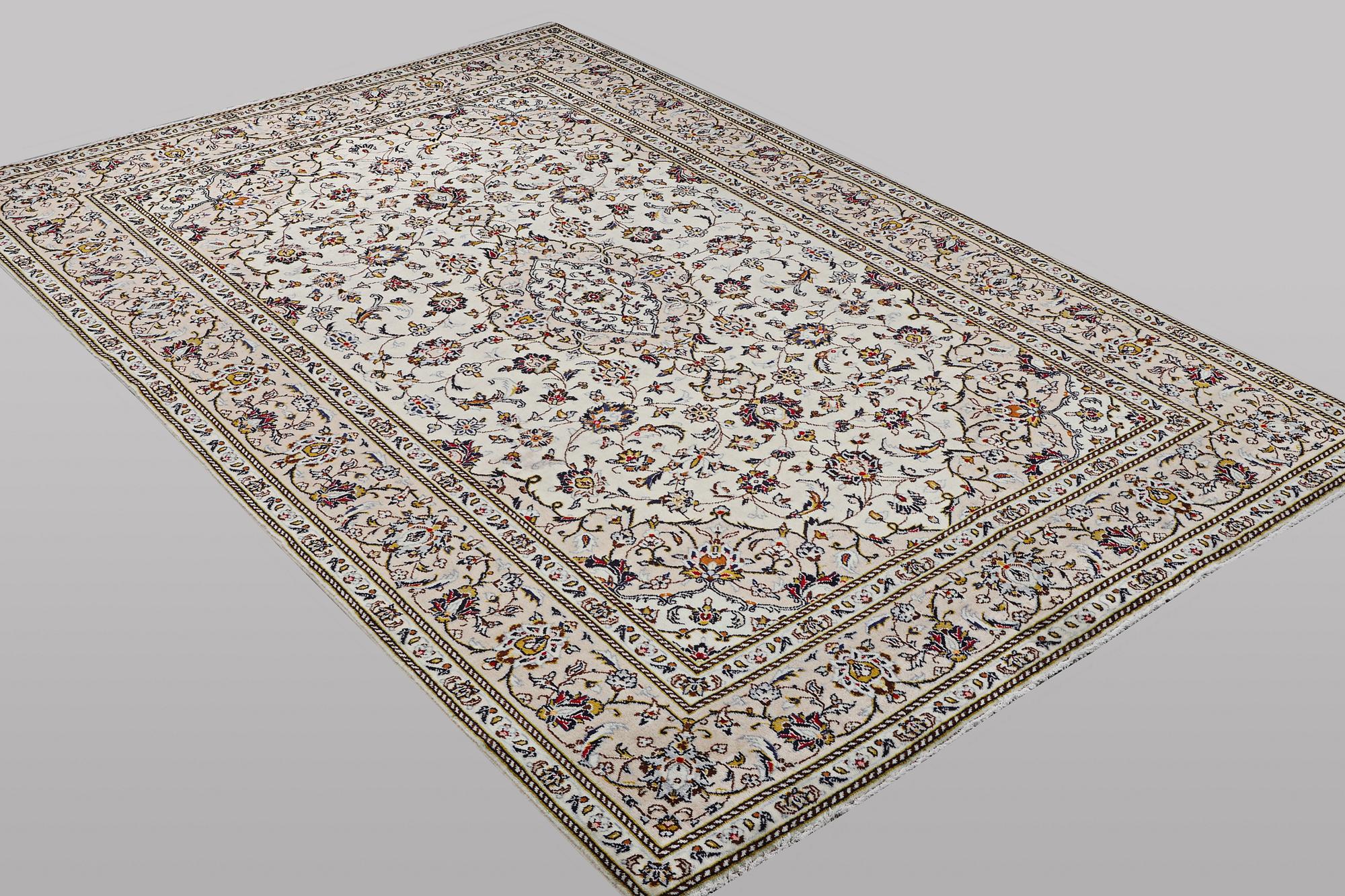 A carpet, Kashan, ca 298 x 197 cm.