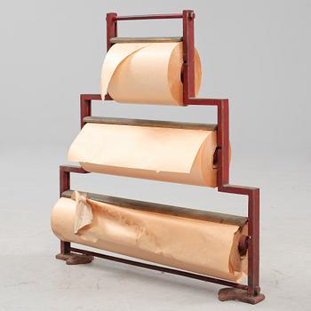 HÅLLARE FÖR OMSLAGSPAPPER, 1900-talets första hälft.