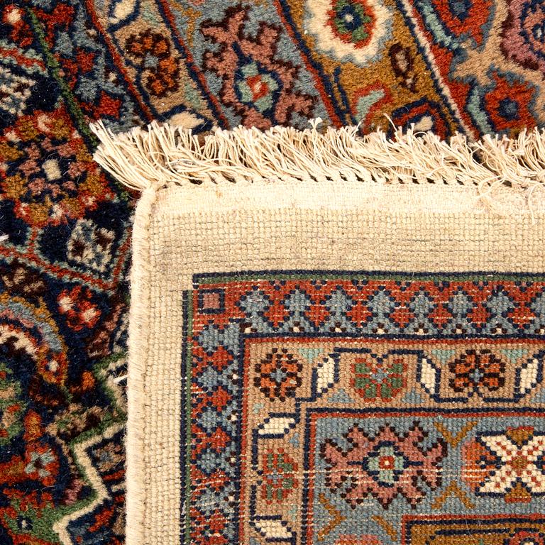 A semiantique Bidjar carpet ca 350 x 263 cm.